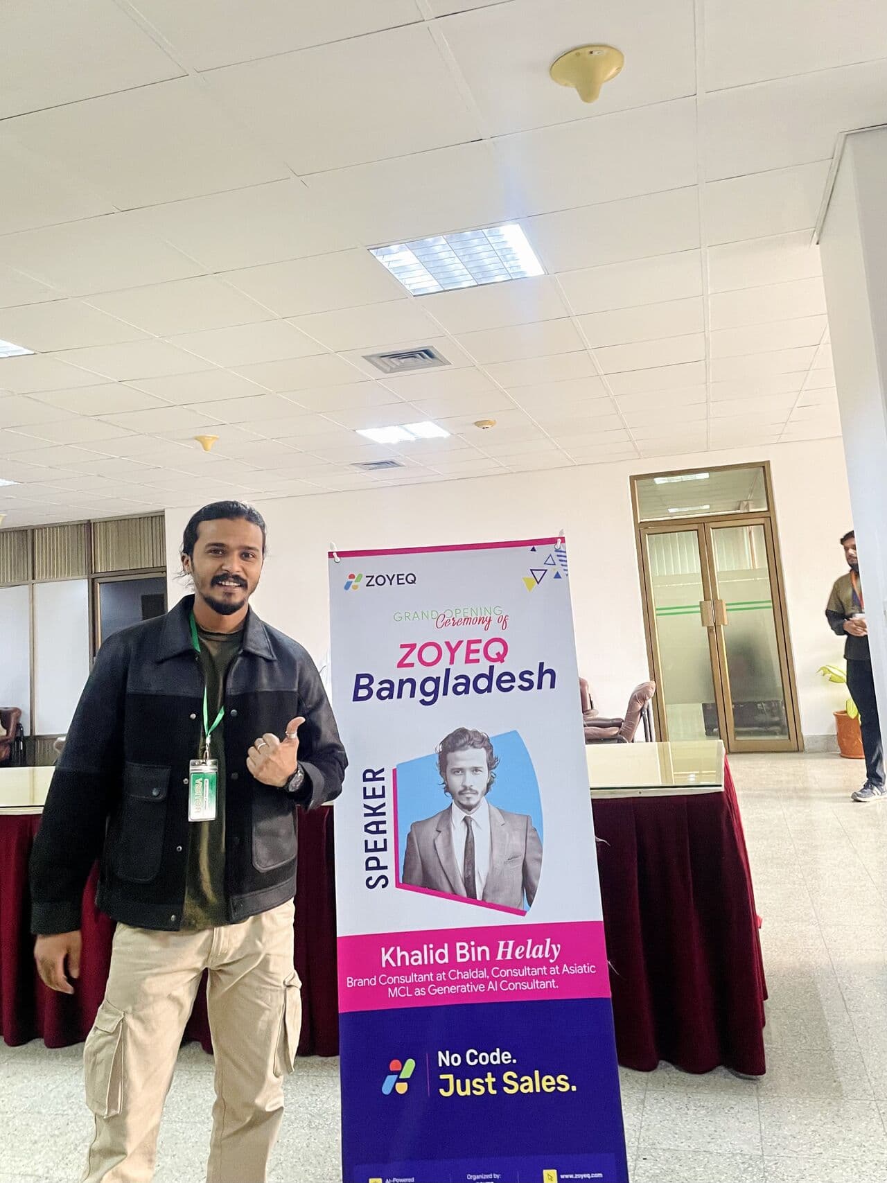 খালিদ AI ওয়ার্কশপ পরিচালনা করছেন